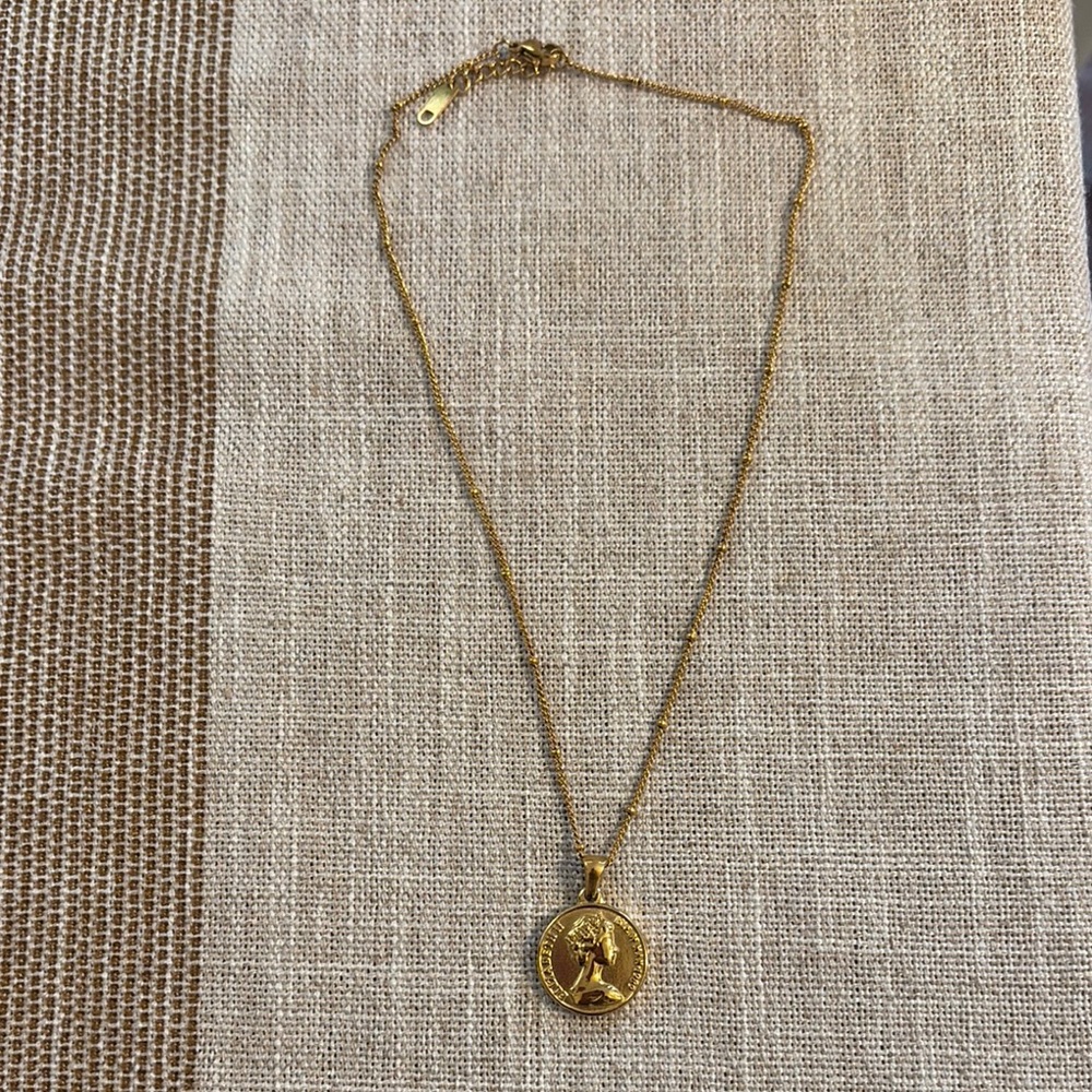 Gold Pendant Necklace
